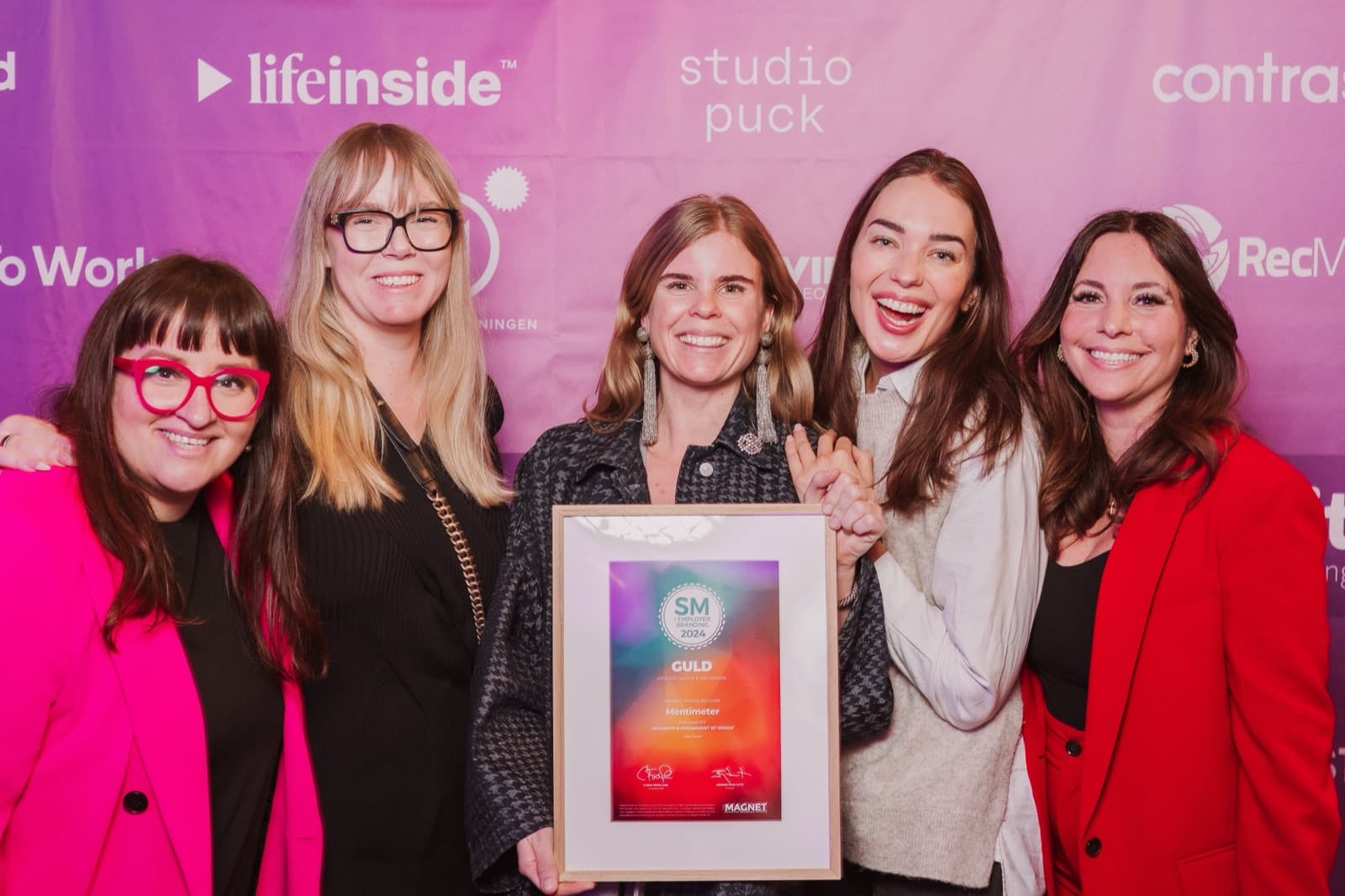 Vinnare firar tillsammans